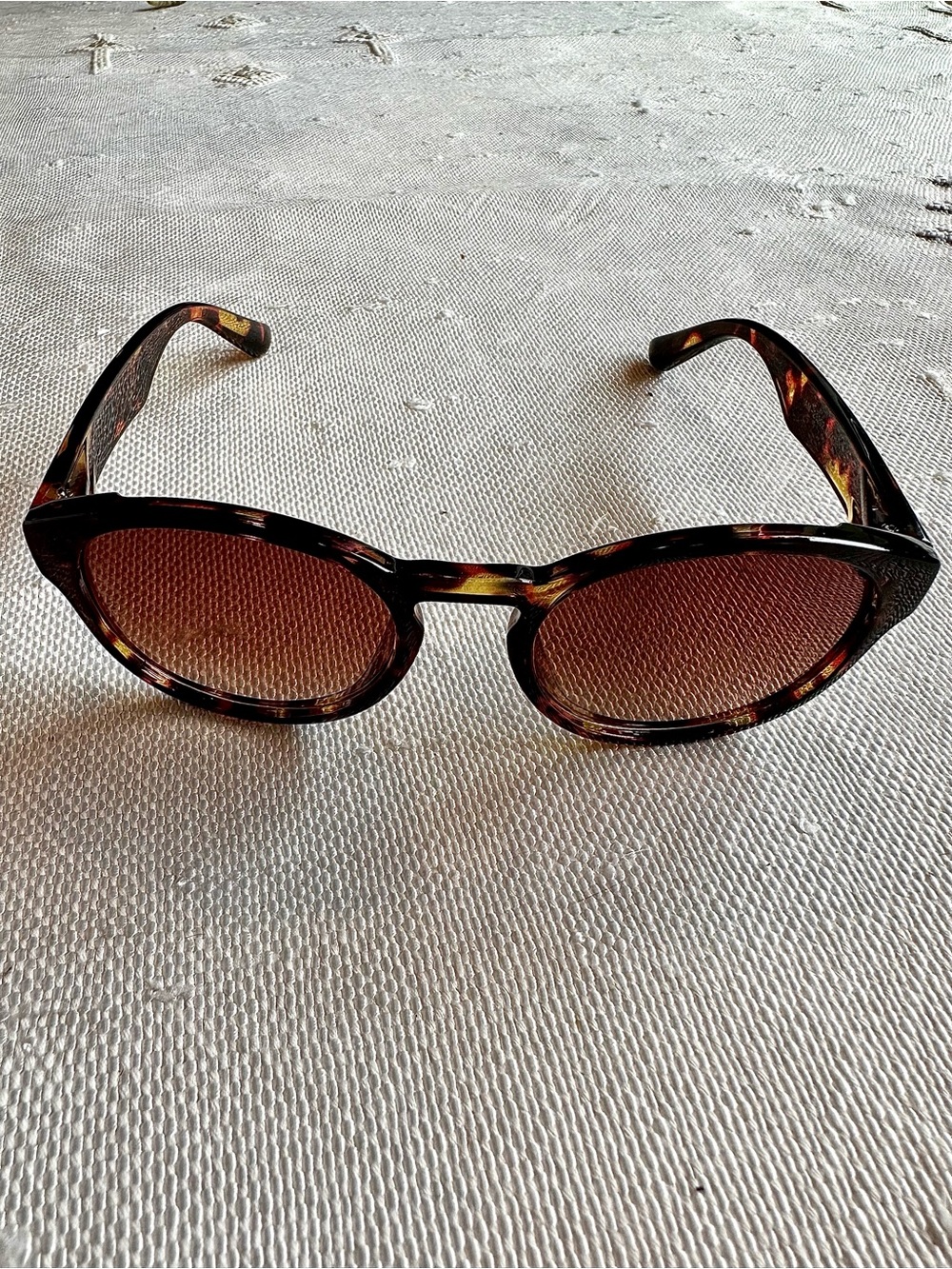 Tortoise Shell Patterned Sunglasses - Picture 2 of 7